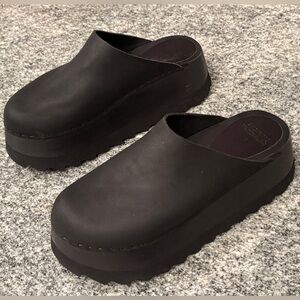 New Bryr Studio The Chonk Monochrome Black Clogs, Size 38 (7.5-8)